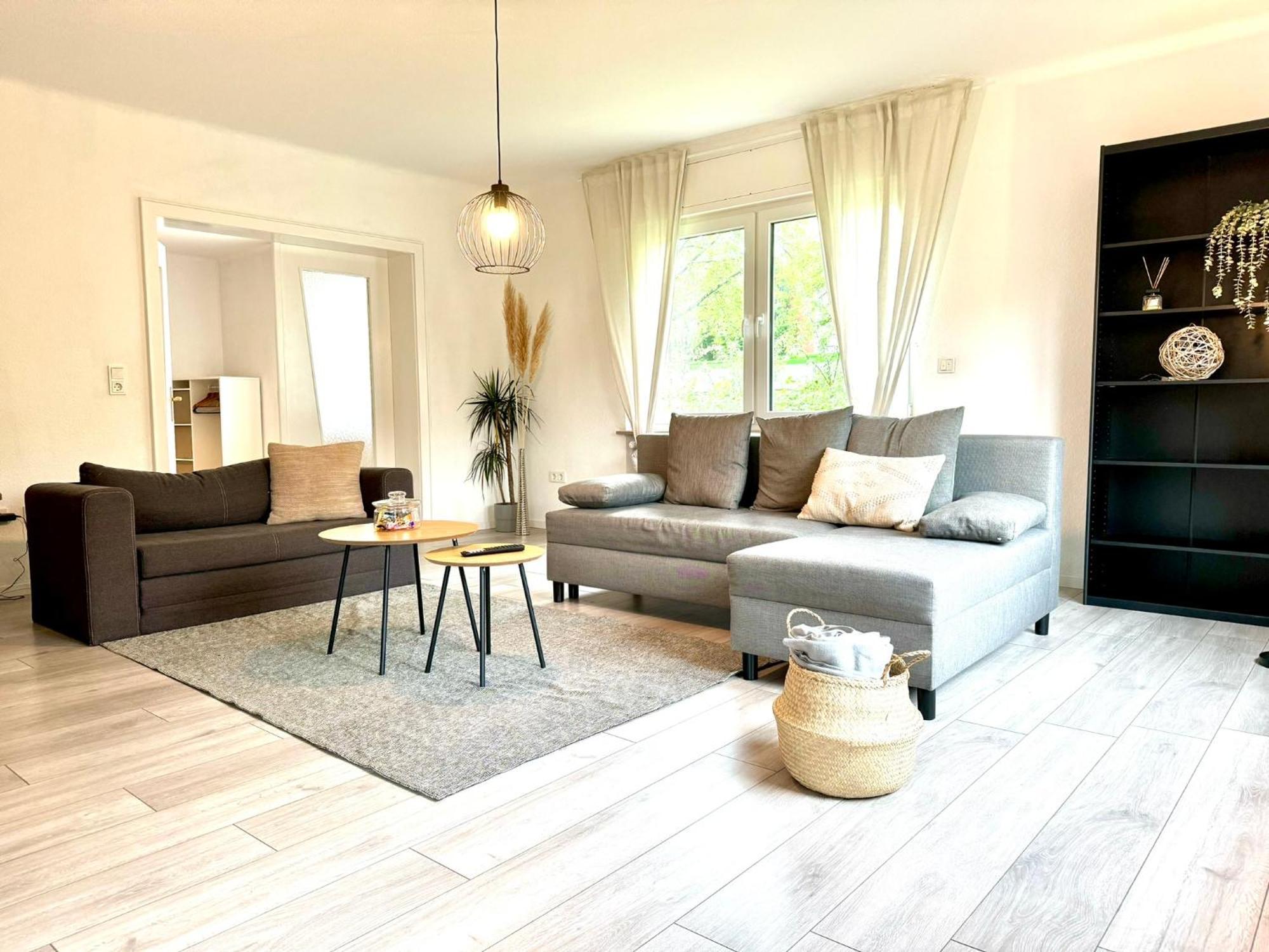 Grosszuegiges Apartment Mit Balkon Fuer Monteure Und Feriengaeste ديلينجن دير سار المظهر الخارجي الصورة