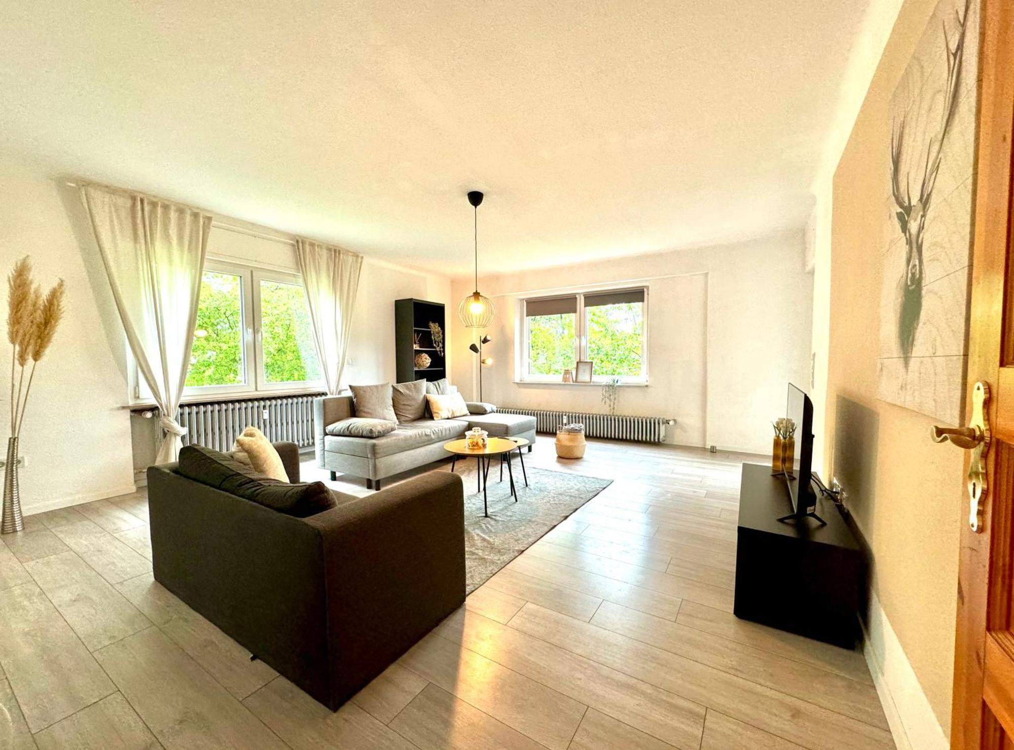 Grosszuegiges Apartment Mit Balkon Fuer Monteure Und Feriengaeste ديلينجن دير سار المظهر الخارجي الصورة
